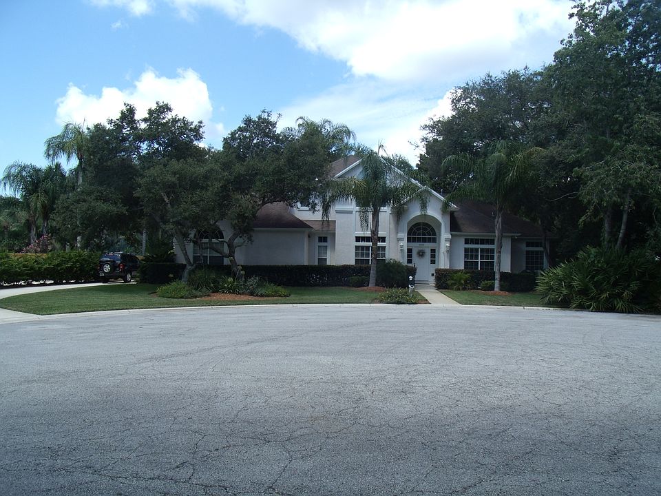 Front view from Cul-de-Sac