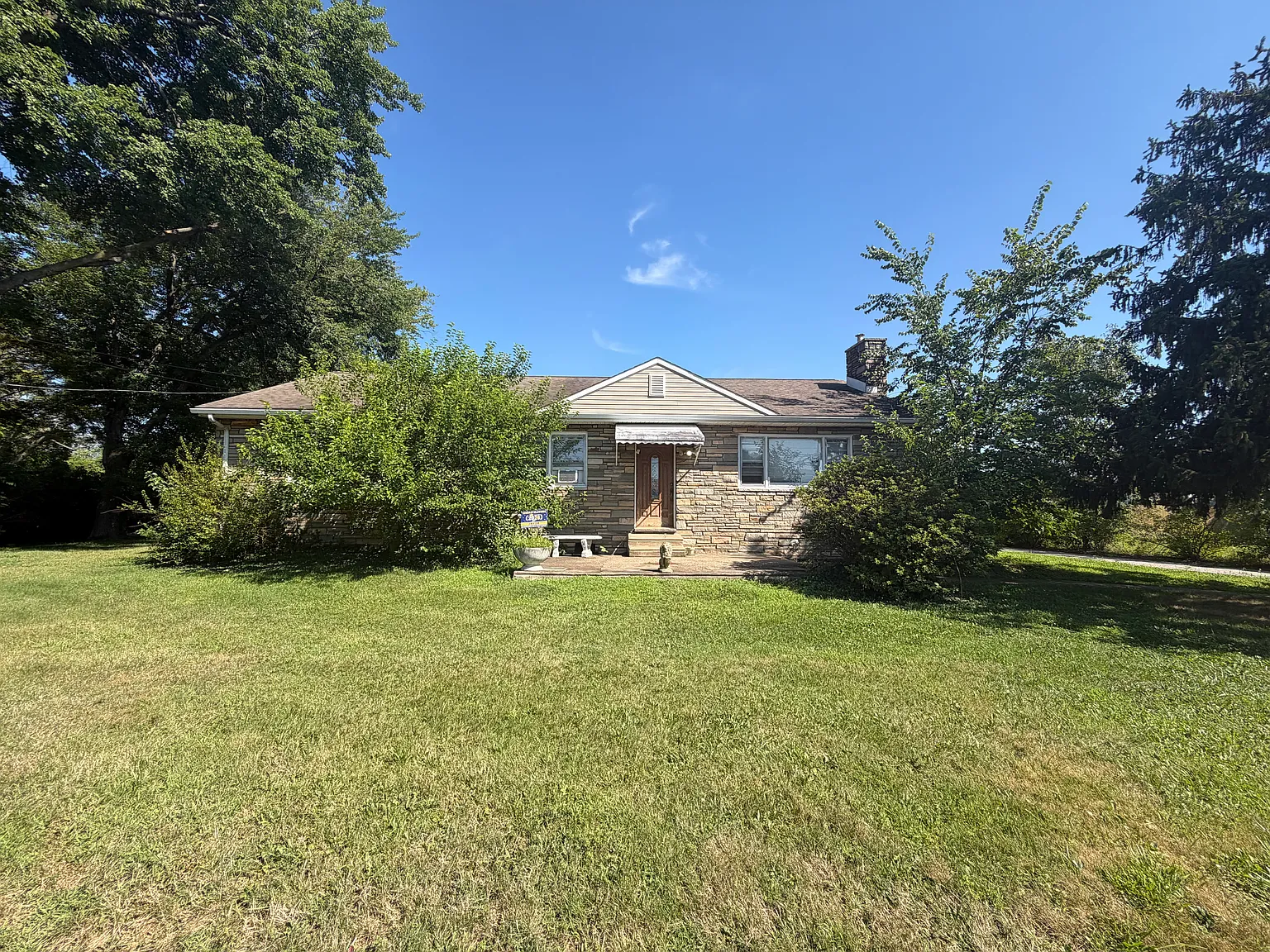 3 bed, 2500 sqft, $3,000 — Photo 1
