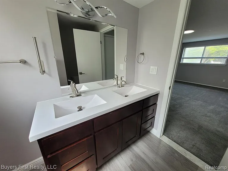 18425 Alta Vista Dr — Photo 25