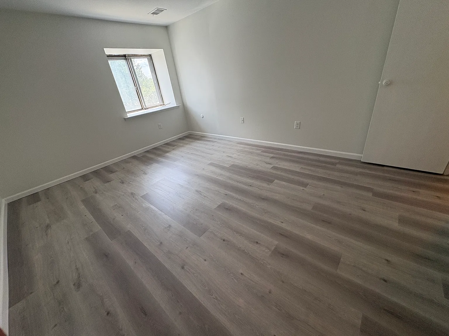 2 bed, 1200 sqft, $2,050 — Photo 4