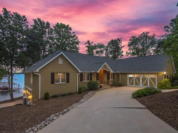 519 Beacon Shores Dr, Seneca, SC 29672