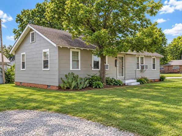 1107 E 31st St, Sheffield, AL 35660