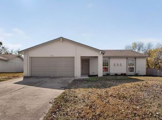 733 Woodcrest Dr, Grand Prairie, TX 75052