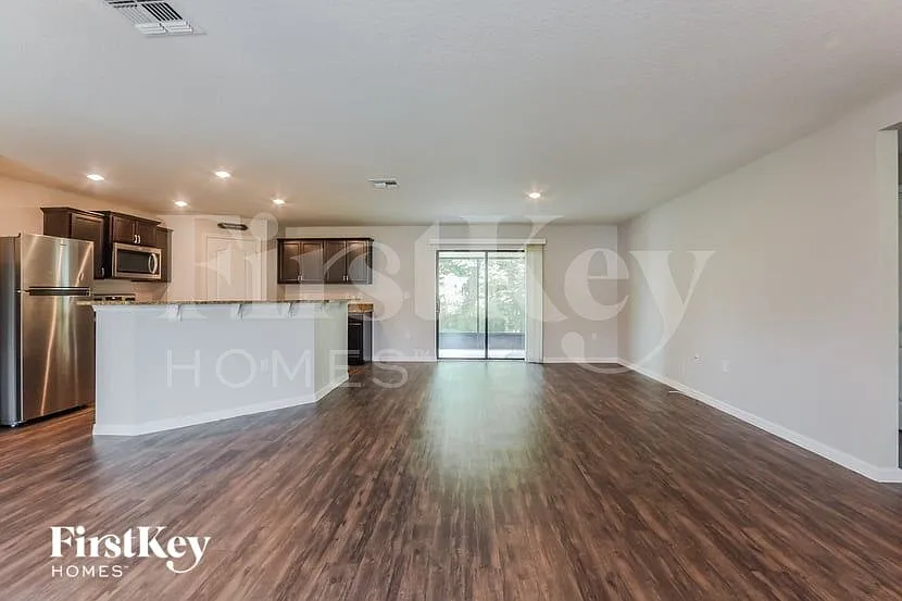 3 bed, 2.0 bath, 1494 sqft, $1,875 — Photo 3