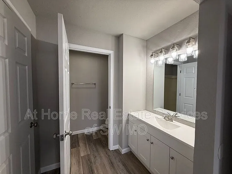 787 E Bain St — Photo 10