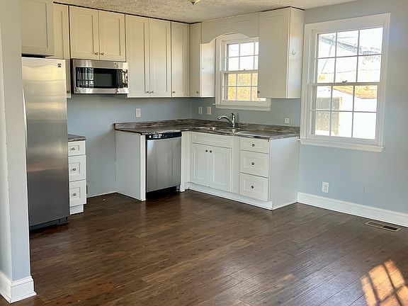 4th image of 121 McQuarry St