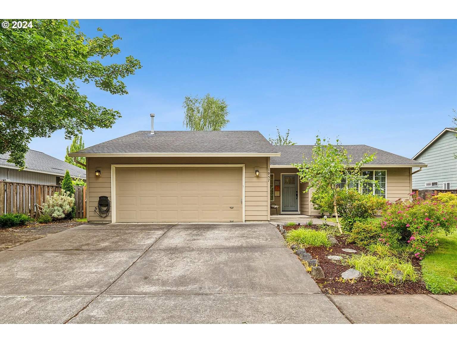 1957 SE 63rd Ave photo 1