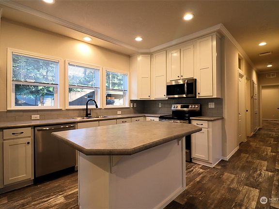 4th image of 13508 204th Street Ct E #70
