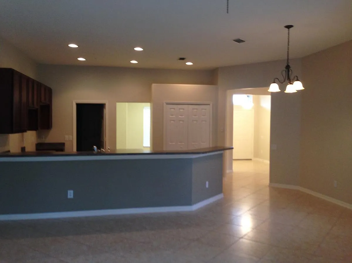 5 bed, 2787 sqft, $3,100 — Photo 2