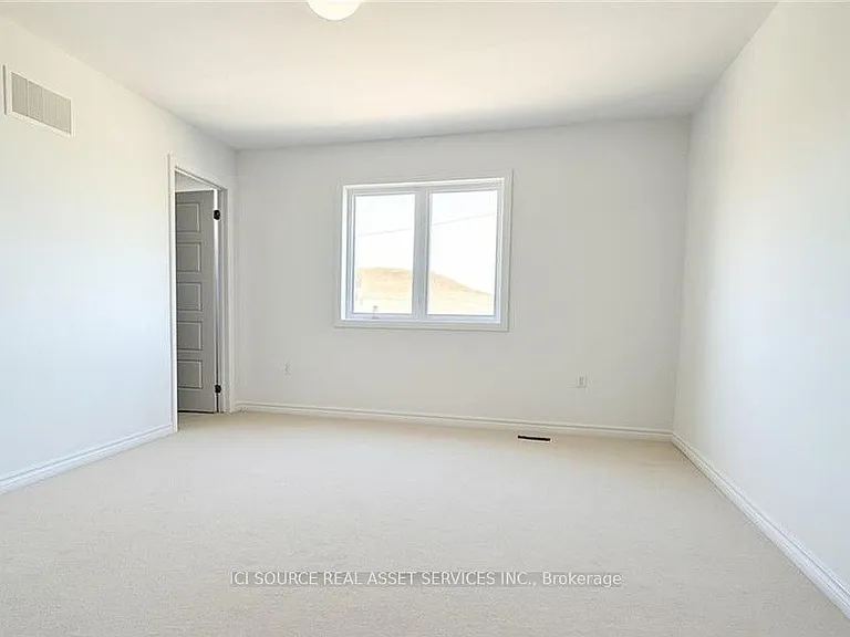 933 Amand Dr — Photo 9