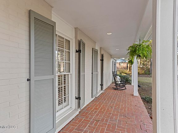 3rd image of 4465 Wedgewood St