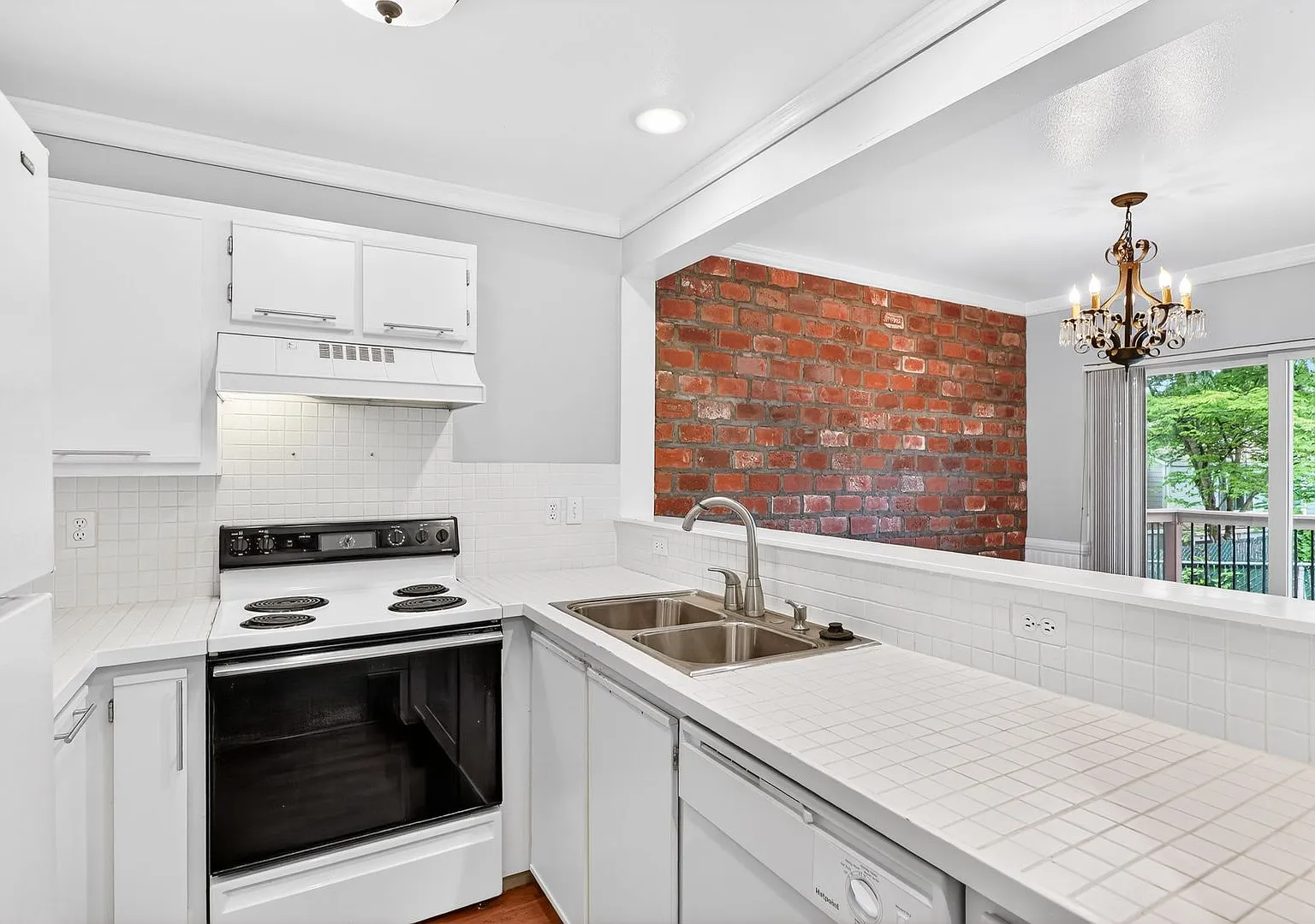 Great Location! 2 bedroom, 2.5 Bathroom Townhouse in Orchard Hills!! — Photo 4