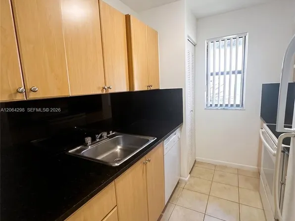 7220 NW 179th St APT 201, Hialeah, FL 33015