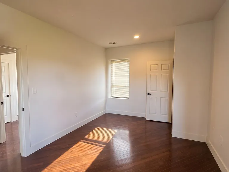 3984 Commonwealth St — Photo 5