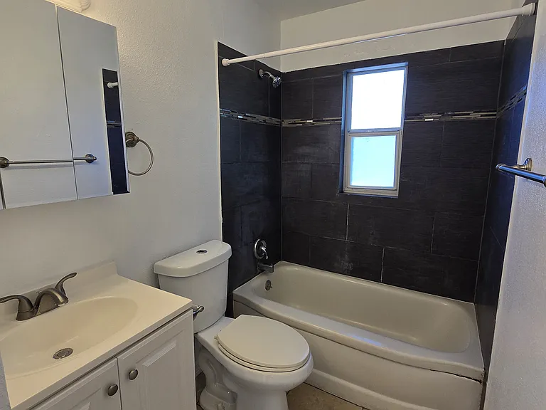 645 26th Ave S #1/2 — Photo 8