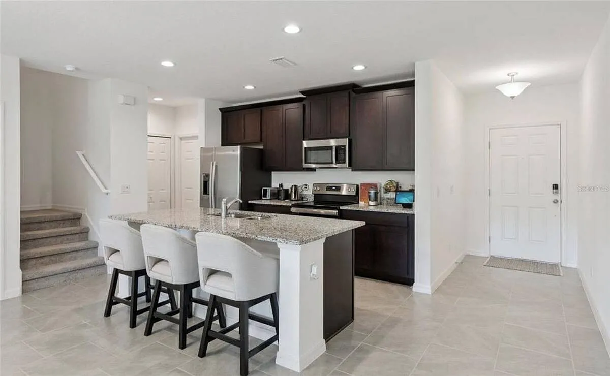 4 bed, 2.5 bath, 1868 sqft, $2,600 — Photo 4
