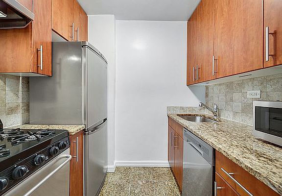 2nd image of 315 W 57th St APT 11B