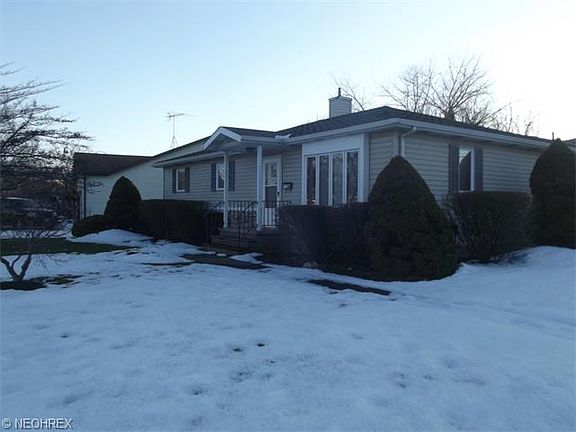 3rd image of 29731 Fairway Blvd