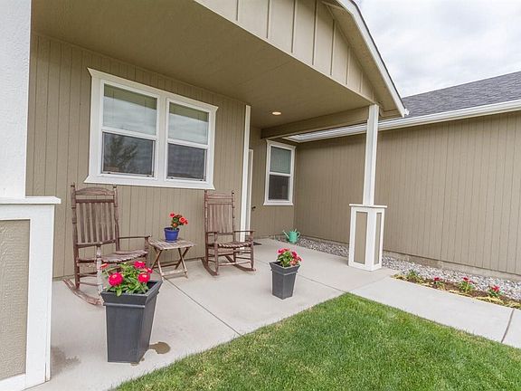 3rd image of 12512 W Meadow Ct