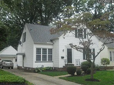 100 E 194th St photo 1