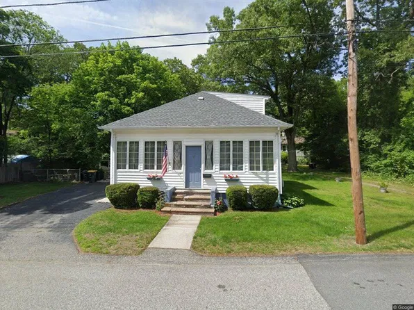 17 Gladstone St, Smithfield, RI 02917