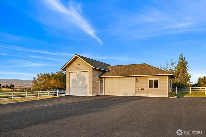5th image of 240 Majestic Heights Drive