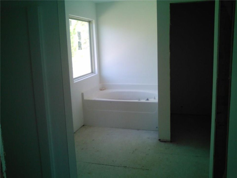 2nd image of 1884 Thornton Way