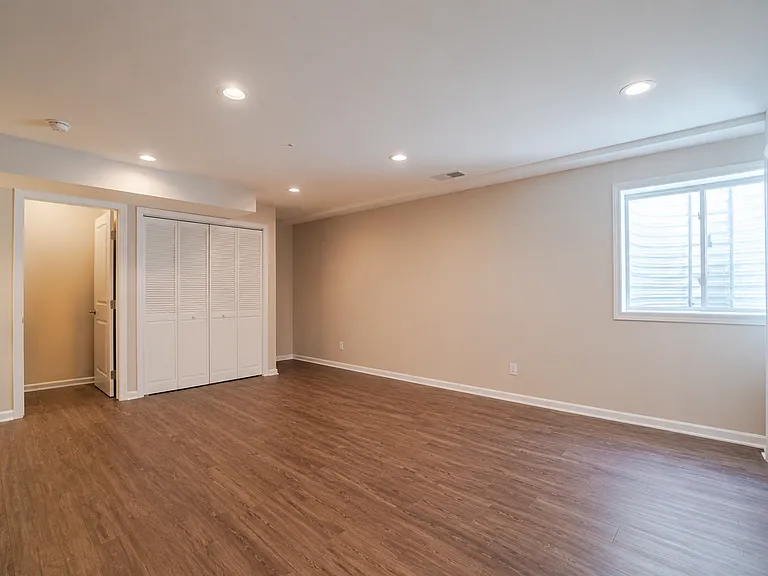 248 Broadstone Dr — Photo 28