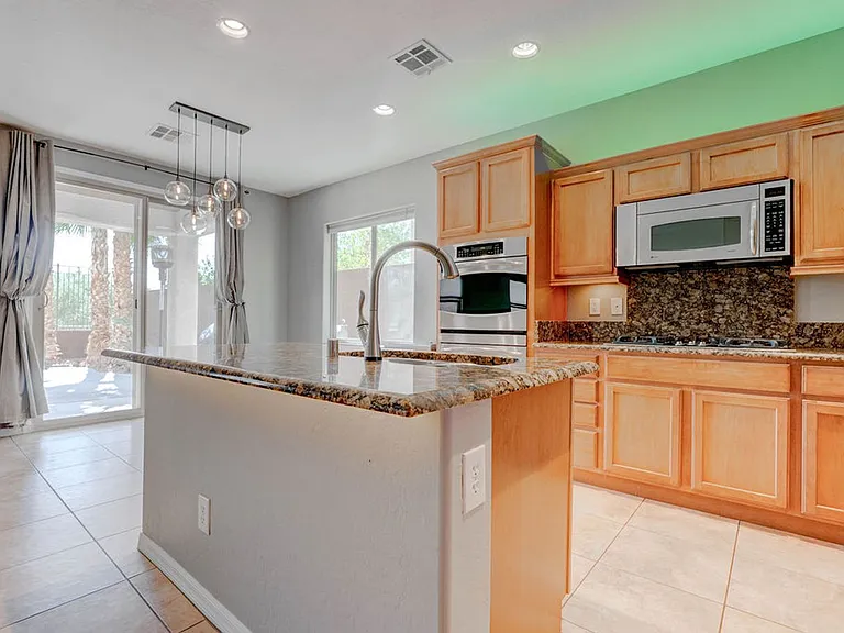2589 Chateau Clermont St — Photo 41