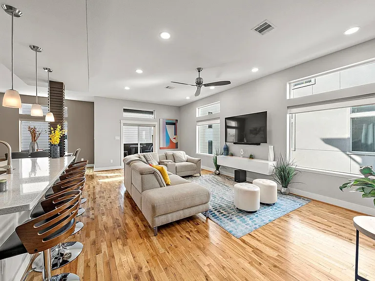 4309 Marina St — Photo 3