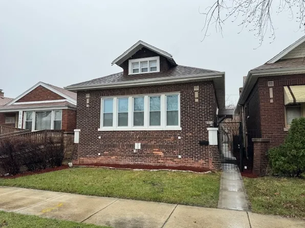 8311 S Paxton Ave, Chicago, IL 60617