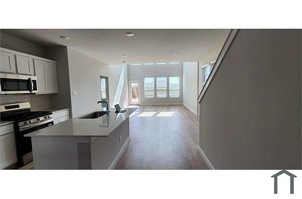 Building Photo - 403 Green Gables Dr