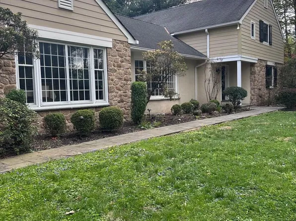 904 Andorra Rd, Lafayette Hill, PA 19444