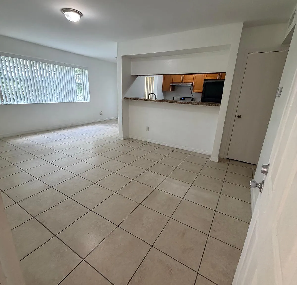 2 bed, 1093 sqft, $2,200 — Photo 4