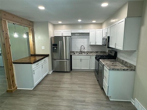 4th image of 11209 Crystal Ave