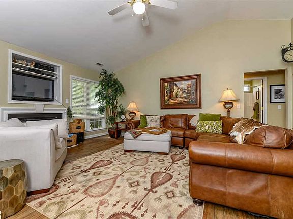 4th image of 114 Crown Empire Ct