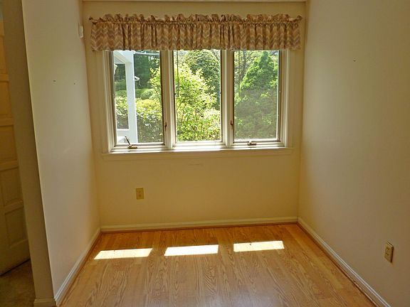 3rd image of 14 Dogwood Drive