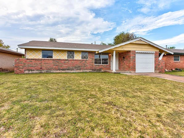 744 NW 1st St, Moore, OK 73160