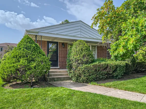 6815 W Oakton Ct, Niles, IL 60714