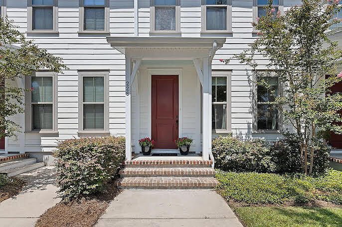1st image of 226 Oak Park St