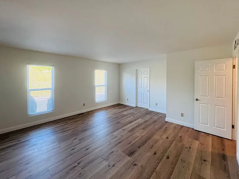 909 Richland Rd — Photo 18