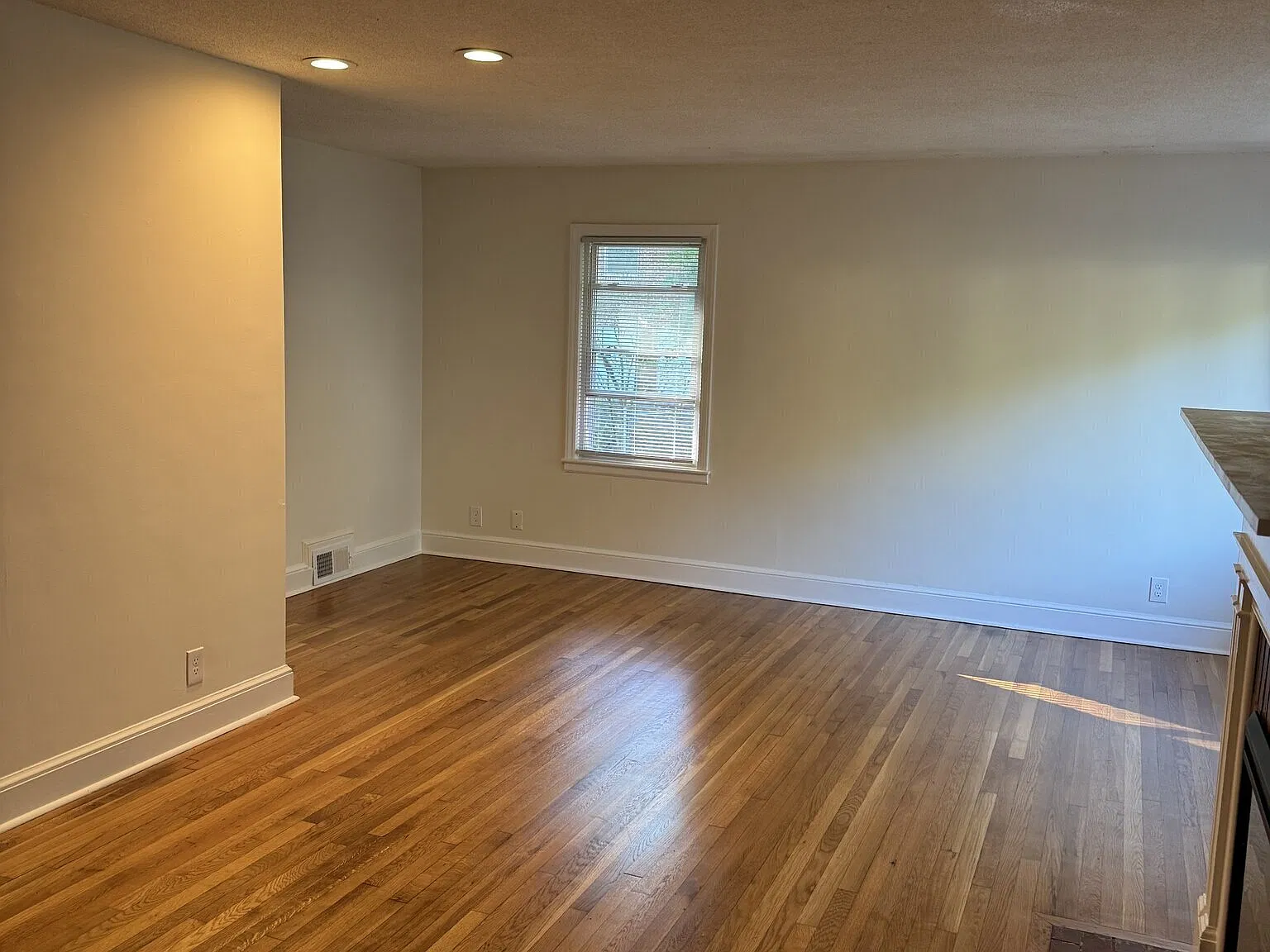 4 bed, 1.5 bath, 1193 sqft, $1,750 — Photo 3