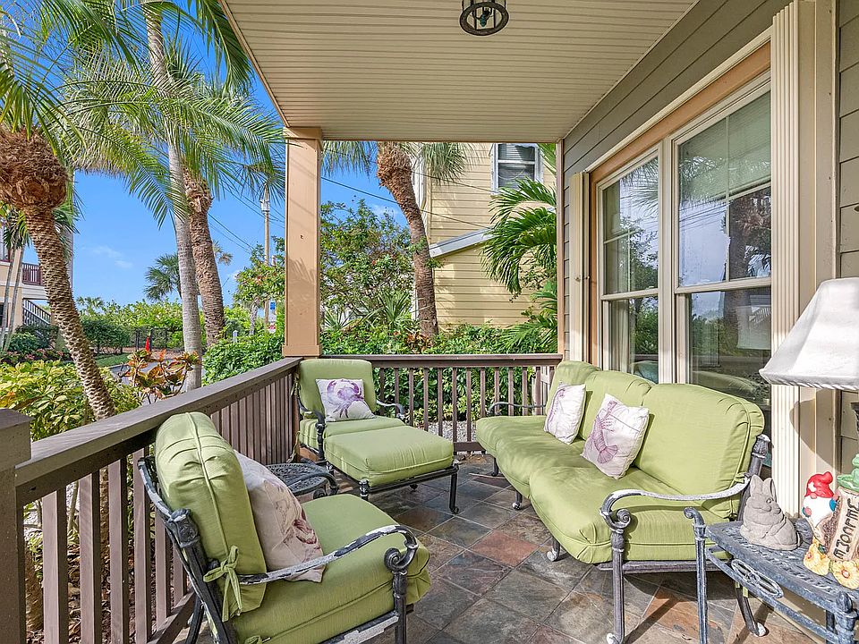 Comfortable front porch with cool breezes, beach views, and steps to the ocean! The house is on a dead-end street so it's tranquil and quiet.