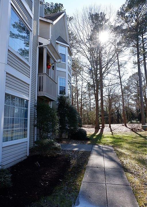 1st image of 104D Windsor Ln #D