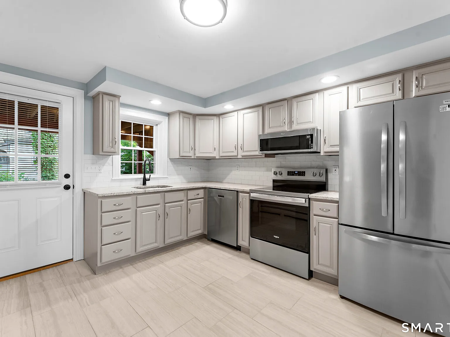 2 bed, 1.0 bath, 930 sqft, $2,300 — Photo 3