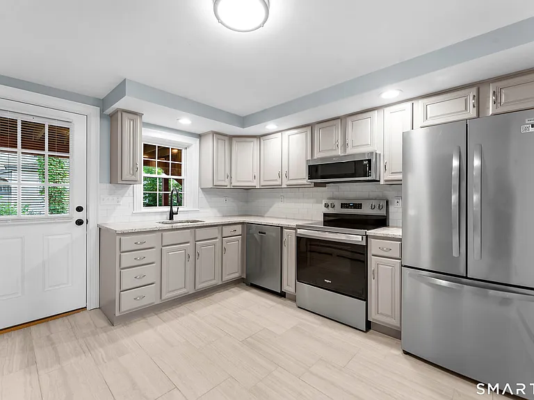 324 Main St #2 — Photo 3