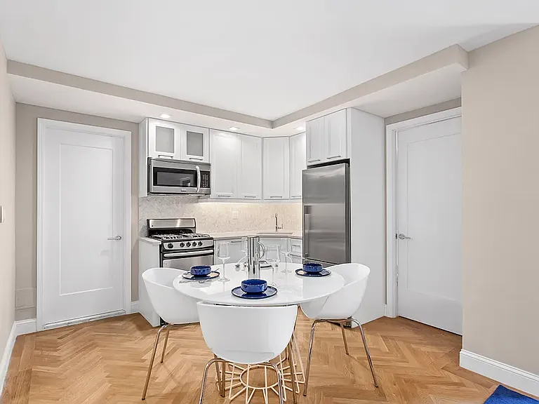 305 E 86th St #10DE — Photo 1