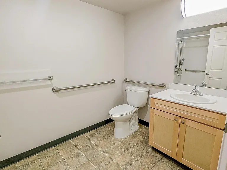 Kirkland Heights Apartments — Photo 120
