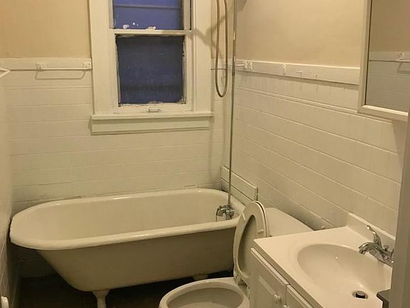 5th image of 4011 Elm St APT 3R
