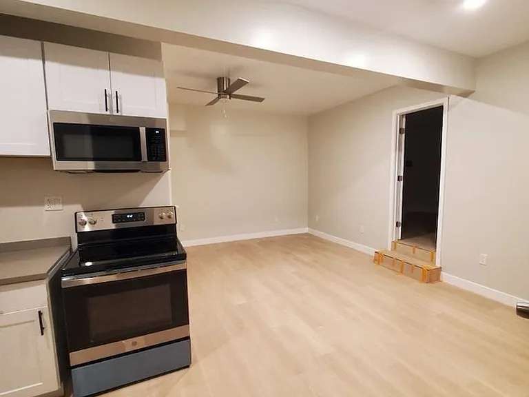 230 E Hazel St — Photo 2